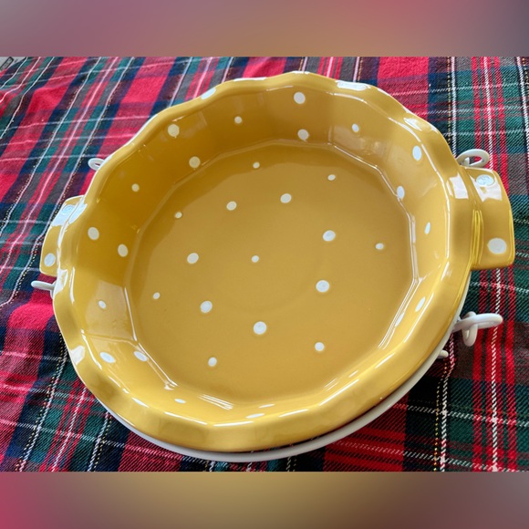 Temp-Tations Presentable Ovenware Polka Dot 9" Diam Pie Plate Scalloped Edges - Picture 2 of 5